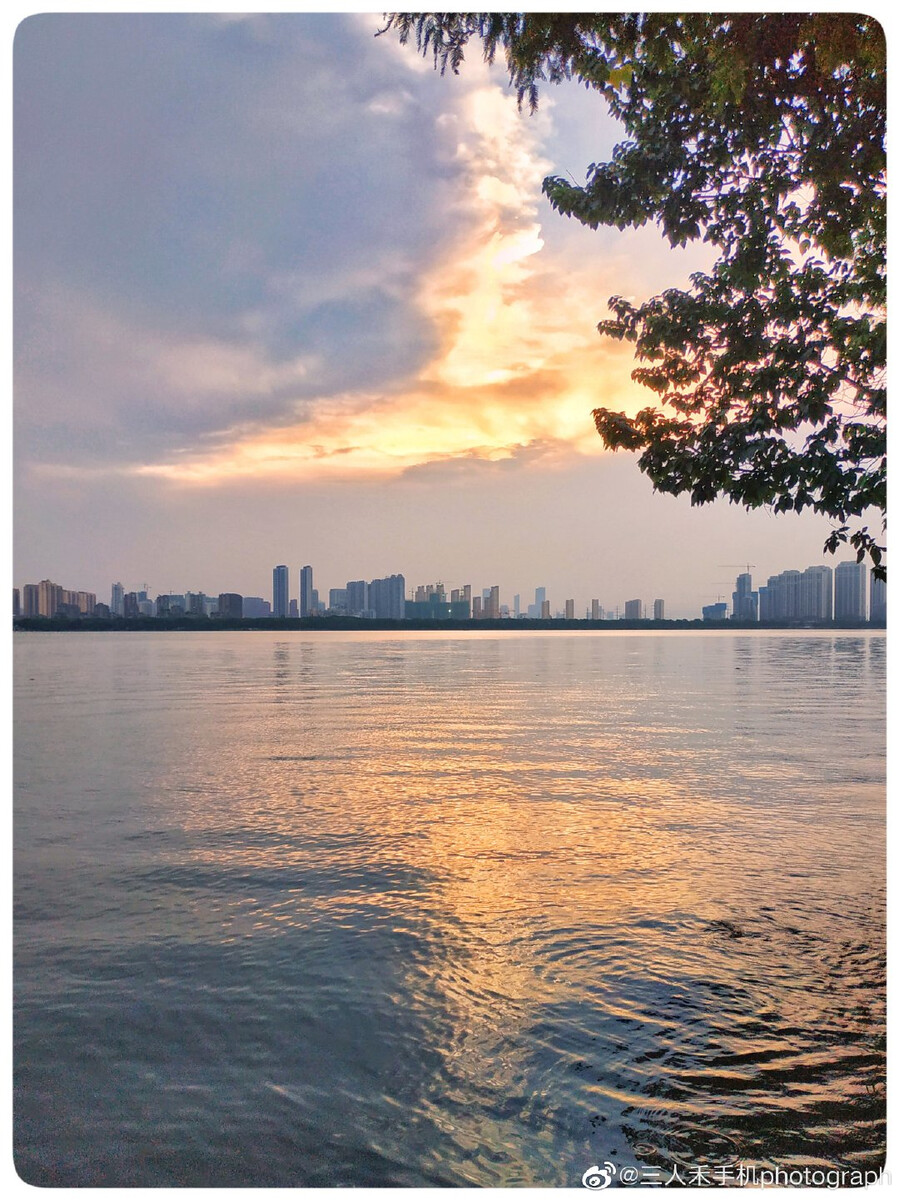 晚霞青山湖風景區南昌